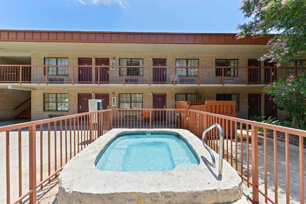 Americas Best Value Inn & Suites 维多利亚 外观 照片