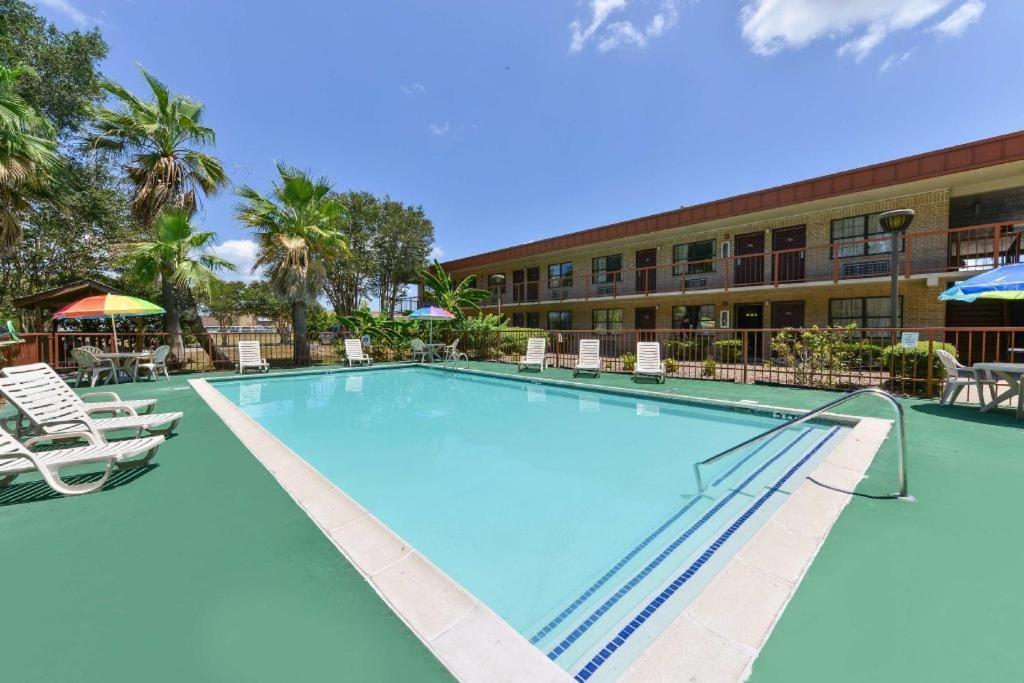 Americas Best Value Inn & Suites 维多利亚 外观 照片