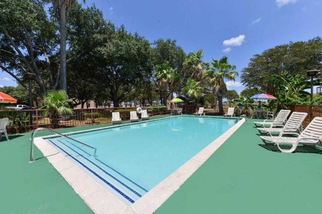 Americas Best Value Inn & Suites 维多利亚 外观 照片